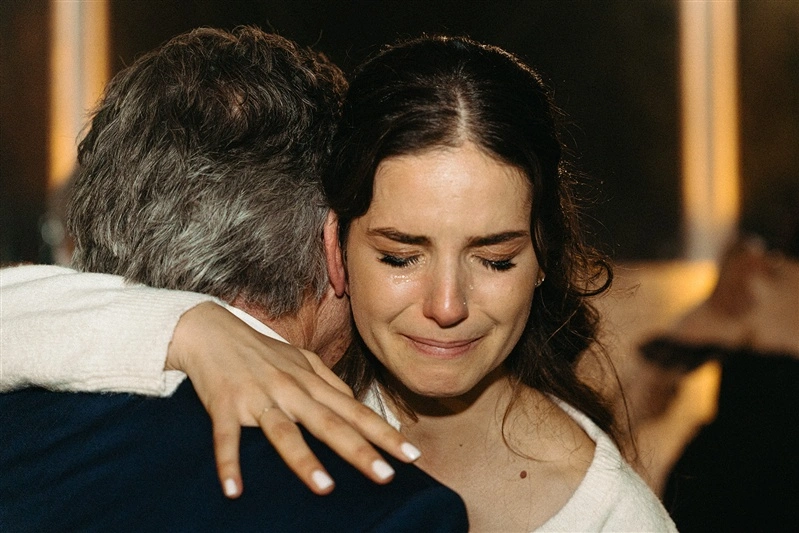 Father and daughter emotional dance at winter wedding in Portugal